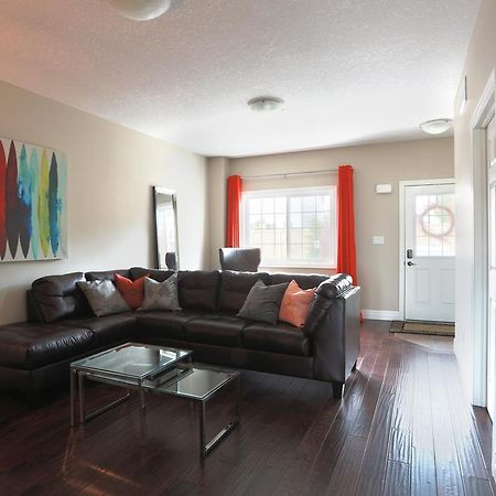 Boardwalk Homes - Executive Guest Rooms & Townhomes Kitchener Szoba fotó