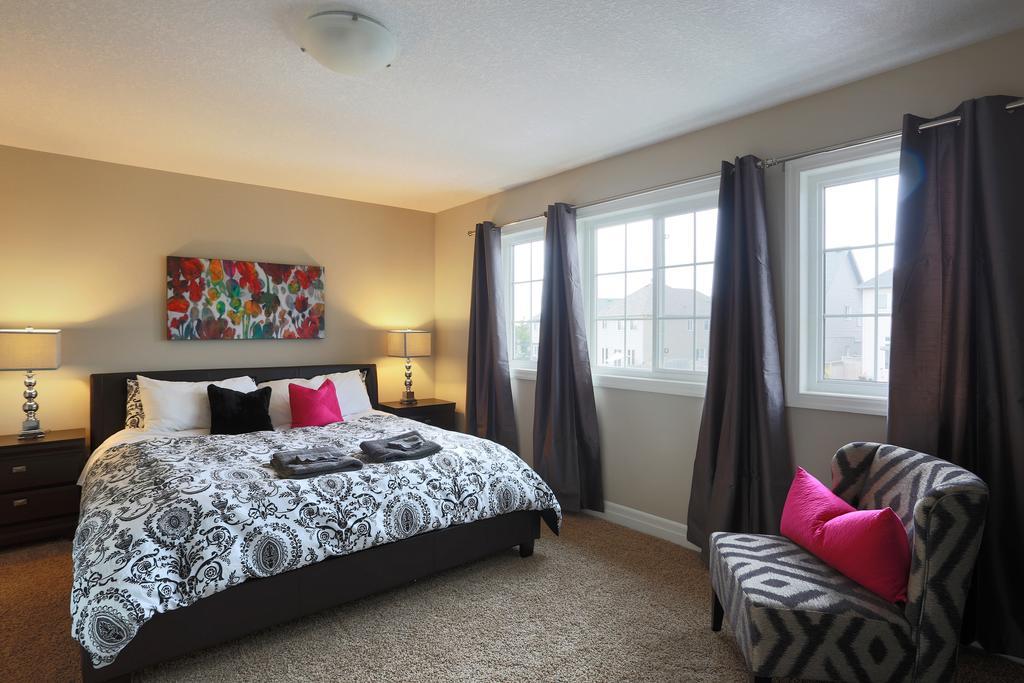 Boardwalk Homes - Executive Guest Rooms & Townhomes Kitchener Szoba fotó