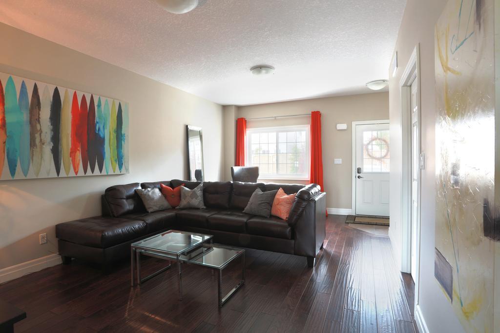 Boardwalk Homes - Executive Guest Rooms & Townhomes Kitchener Szoba fotó