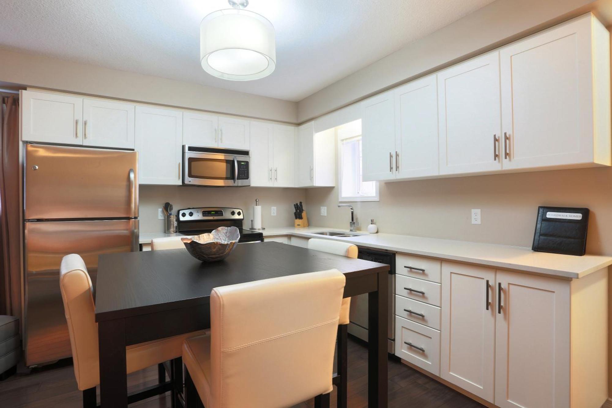Boardwalk Homes - Executive Guest Rooms & Townhomes Kitchener Kültér fotó