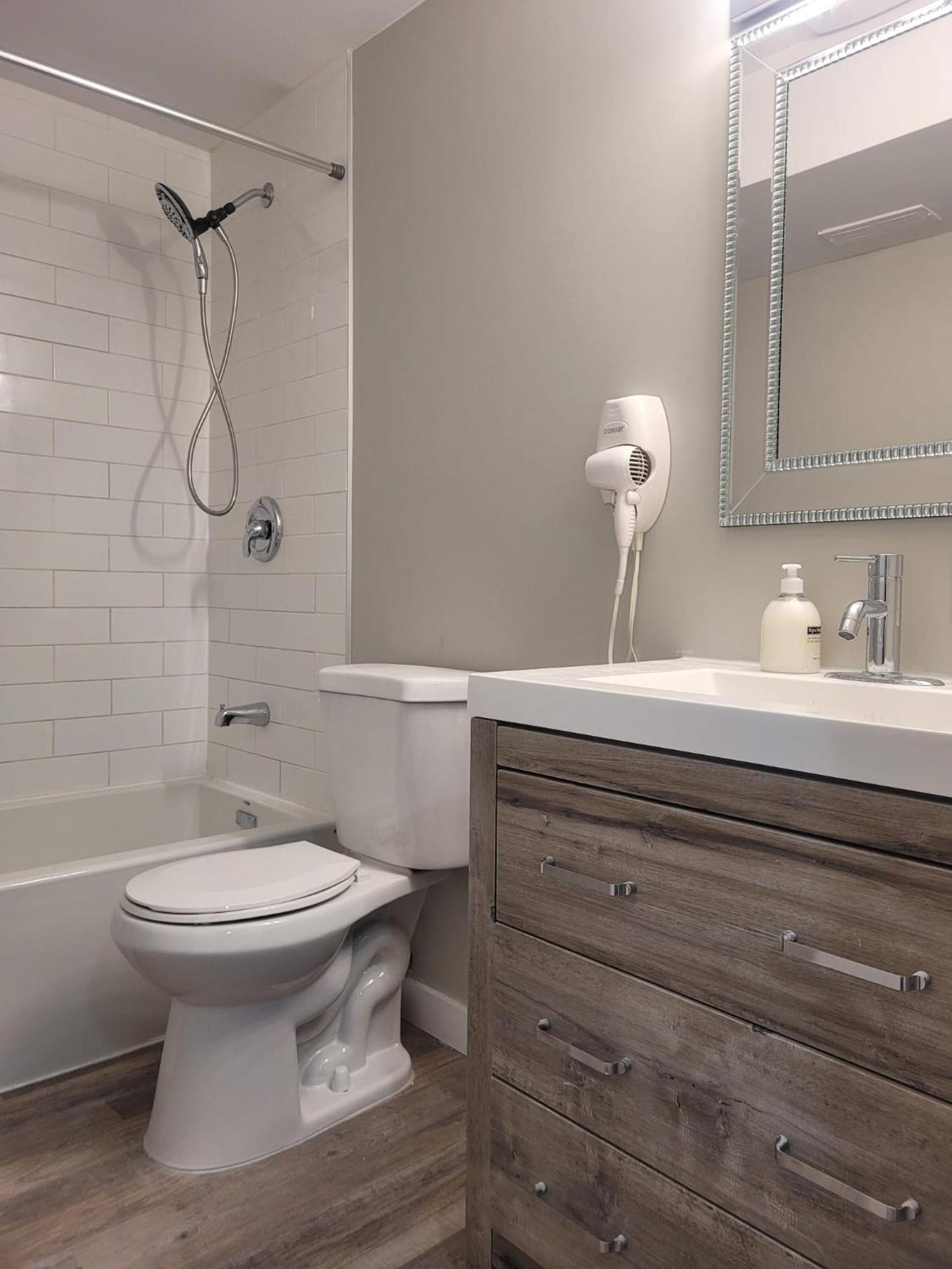 Boardwalk Homes - Executive Guest Rooms & Townhomes Kitchener Kültér fotó