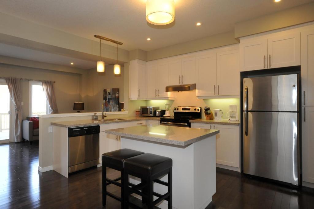 Boardwalk Homes - Executive Guest Rooms & Townhomes Kitchener Kültér fotó