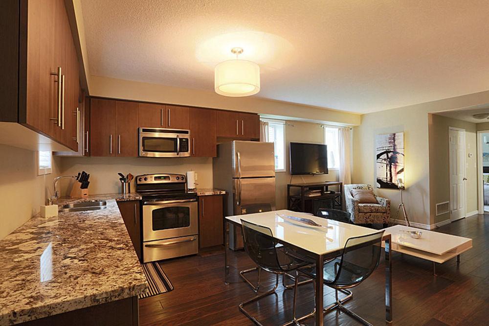 Boardwalk Homes - Executive Guest Rooms & Townhomes Kitchener Kültér fotó