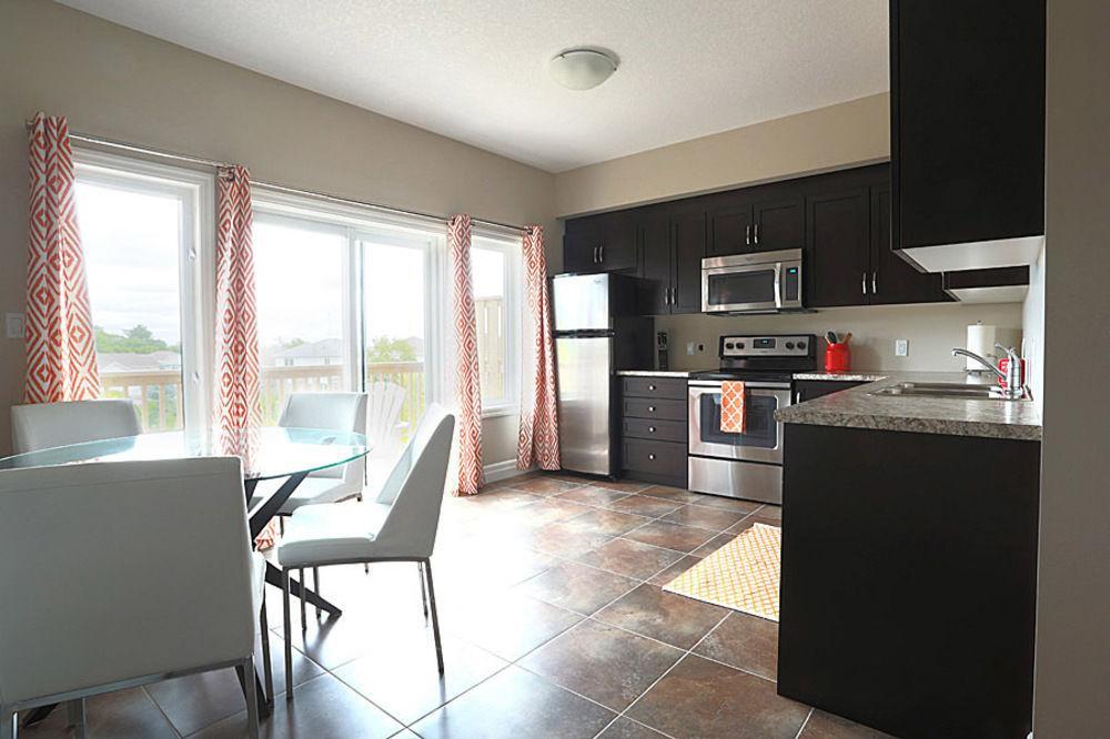 Boardwalk Homes - Executive Guest Rooms & Townhomes Kitchener Kültér fotó