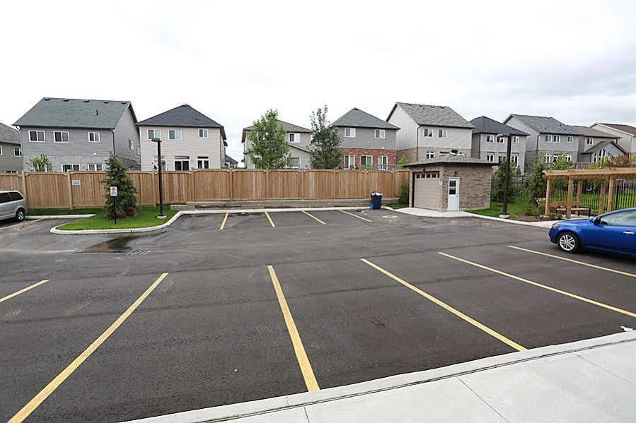 Boardwalk Homes - Executive Guest Rooms & Townhomes Kitchener Kültér fotó
