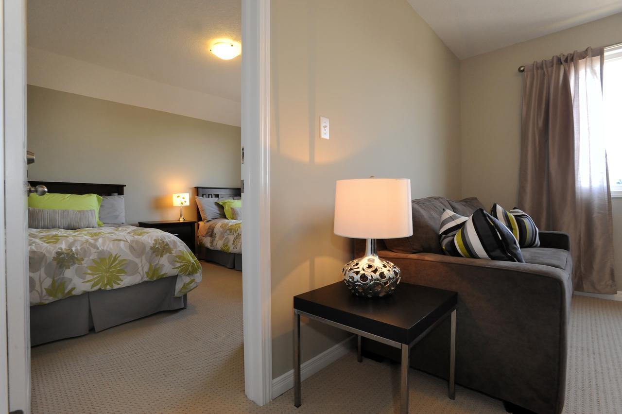 Boardwalk Homes - Executive Guest Rooms & Townhomes Kitchener Szoba fotó