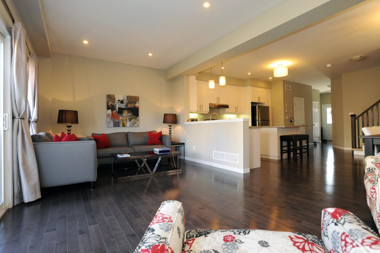 Boardwalk Homes - Executive Guest Rooms & Townhomes Kitchener Szoba fotó