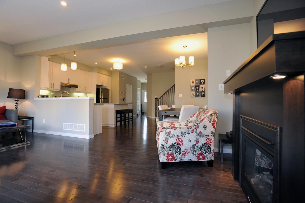 Boardwalk Homes - Executive Guest Rooms & Townhomes Kitchener Szoba fotó