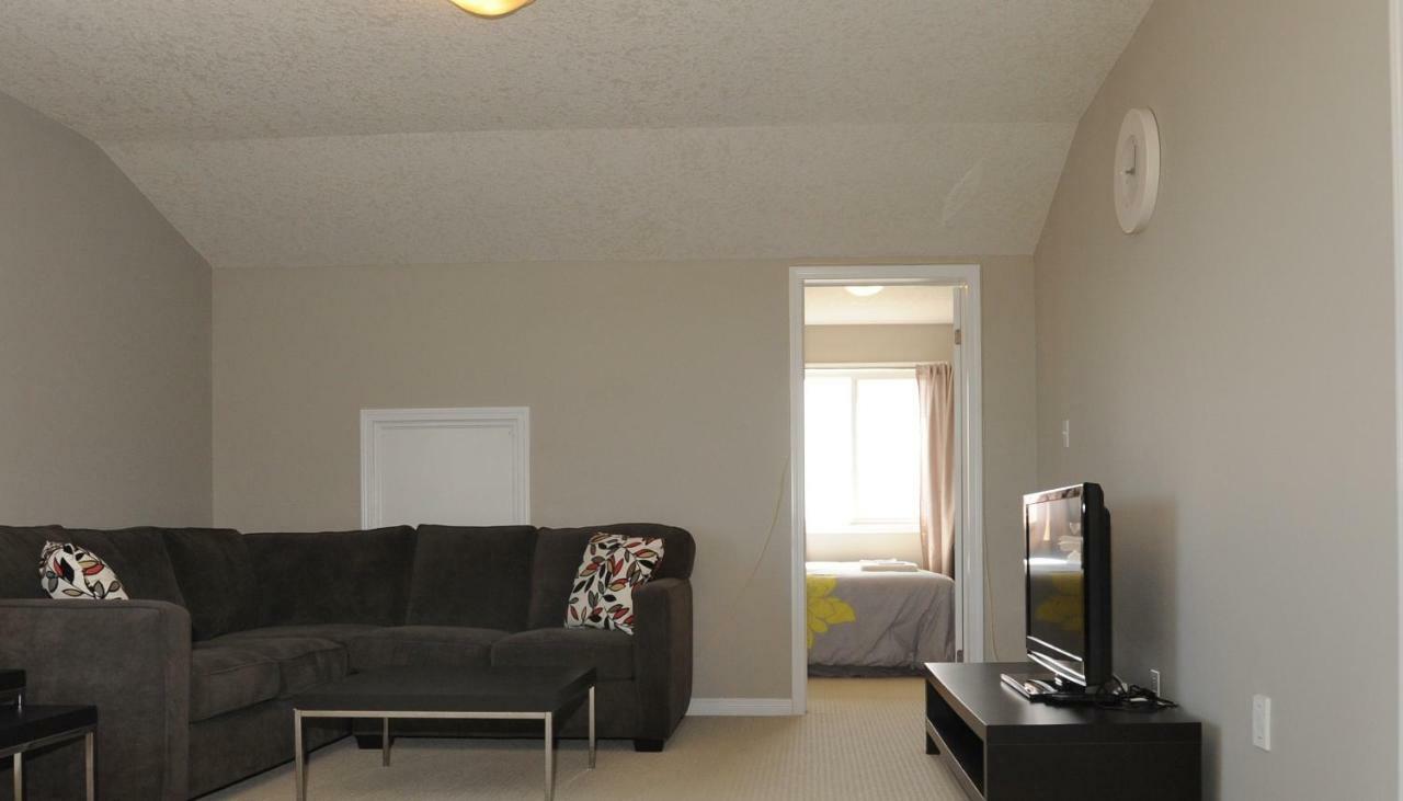 Boardwalk Homes - Executive Guest Rooms & Townhomes Kitchener Kültér fotó