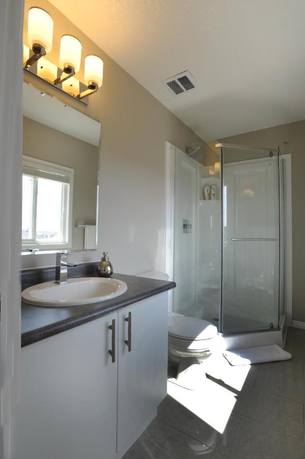 Boardwalk Homes - Executive Guest Rooms & Townhomes Kitchener Szoba fotó